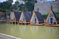The Secret Hill Villa and Glamping Các khách sạn ở Kadudampit
