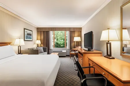 Holiday Inn & Suites North Vancouver