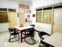 Moshi Moshi Hotels in Mayangan