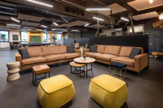 沙勒羅瓦青年旅館