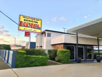 Blackwater Motor Inn - parking