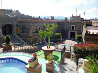 Hotel Castillo de Santa Cecilia - مسبح