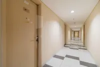 RedLiving 19 Avenue Apartment by RH Room