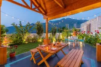 StayVista at the Oakridge Lavish 4 BHK Villa in Dharamshala with Jacuzzi Hotel a Kuran