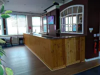 The Crown Hotel فنادق في Stone Rural