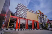 The One Hotel Gorontalo Mitra RedDoorz فنادق في Central Kota