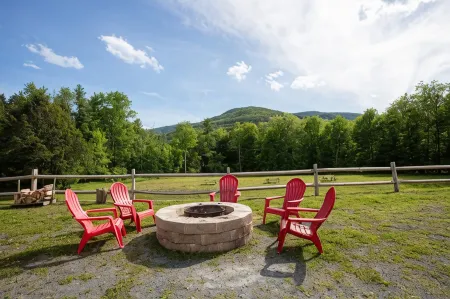 Hunter Lodge, a Bluebird by Lark Отели рядом с достопримечательностью «Hunter Mountain NY Snow Tubing»