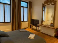 Albert Molière Hotels near Forest Park