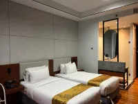 Grand Miami Hotel Hotels in Kepanjen