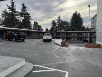 Studio 6 Suites Vancouver WA Waterfront - parking