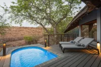 Tuningi Safari Lodge - Pools