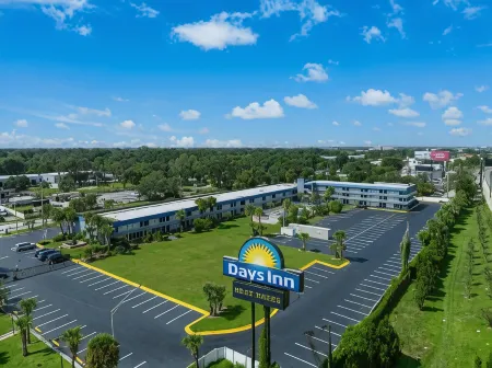 Days Inn by Wyndham Orlando Downtown Отели рядом с достопримечательностью «Thornton Park»