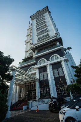 Amaroossa Royal Bogor فنادق في East Bogor