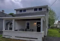 Cottage getaway, pet friendly, fully fenced yard Hotels in der Nähe von Clifford Park