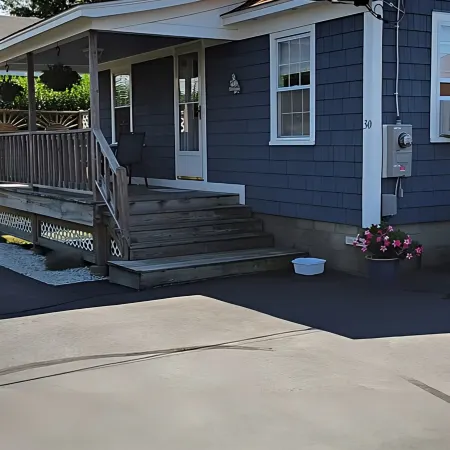 Adorable Cottage Walk Across Street to First Beach, Winter min stay 9 mos
