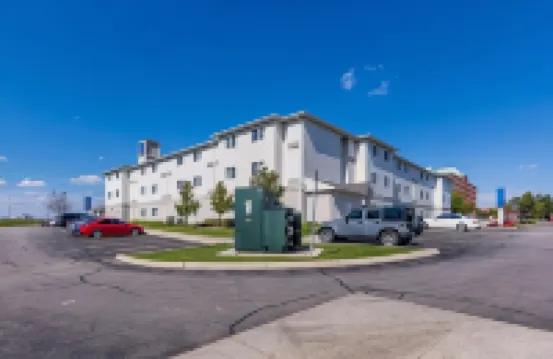 Studio 6 Toronto - Mississauga with Kitchenettes Hotels near Art Gallery of Mississauga