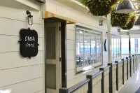 The Oyster Inn Hotels in Уаихеке