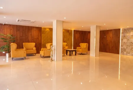 The Hotel Raja Palace Отели рядом с достопримечательностью «Anna nagar park»