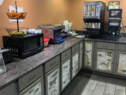 萊克湖温德姆速8酒店 賴斯萊克酒店