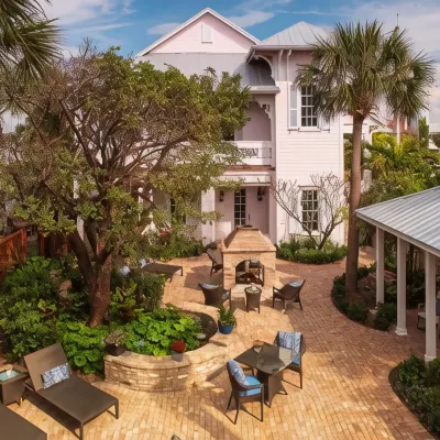 Port d'Hiver Bed and Breakfast Hotels near Canova Beach Dog Park