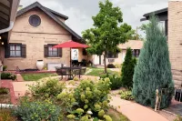 The Crest Motel