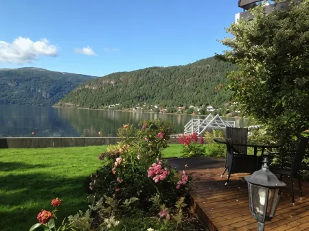 Innvik Fjordhotell Отели в г. Olden