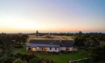 Manakau Lodge