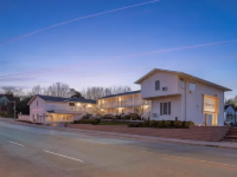 Picton Harbour Inn Hotels in Picton