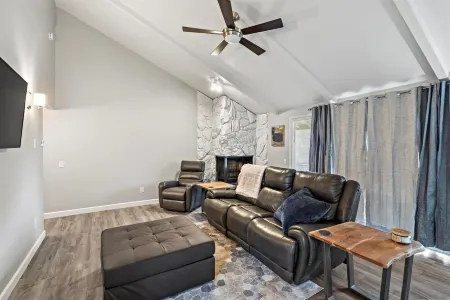 Westchester Lagoon Getaway Отели рядом со станцией Анкорд Депо