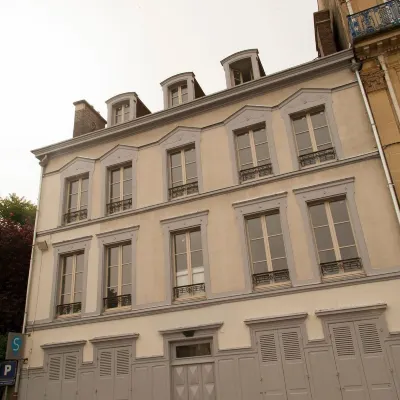 スマートアパート トロワ トロワ大聖堂周辺のホテル