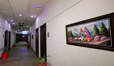 Khayyam Hotel Отели рядом с достопримечательностью «The Chenab Club»