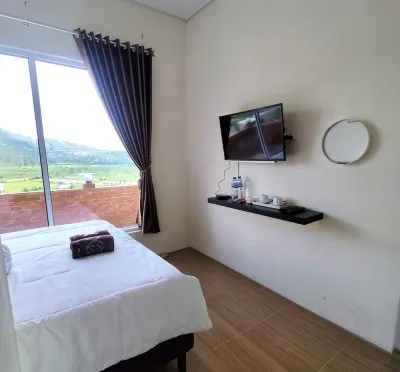 Pucuk Dieng Syariah Inn Hotel dekat Gunung Bismo via Sikunang