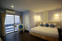 Hotel Alley Hotell i Nong Phlap