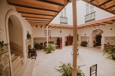 Posada la Casa Del Pintor Отели рядом с достопримечательностью «Alcazar de la Puerta de Sevilla»