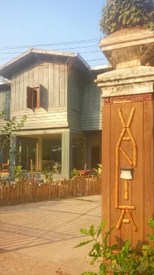 Vanpila Hotels near Dinosaur Museum
