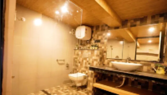 Spatii by the Ganges