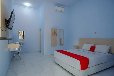 RedDoorz Syariah Near Stasiun Pekalongan 3 Отели в г. Comal