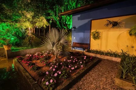 Pousada Paris Hostelli Отели рядом с достопримечательностью «Pequena Finlândia»