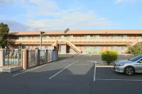 Budget Inn - Motels