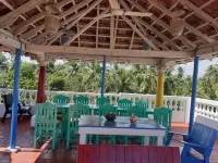 Holi-Wood Guesthouse