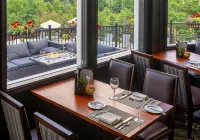 White Mountain Hotel and Resort