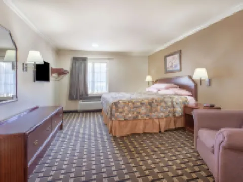 Super 8 by Wyndham Tyler TX Hotels in Tyler