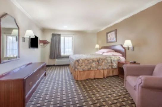 Super 8 by Wyndham Tyler TX