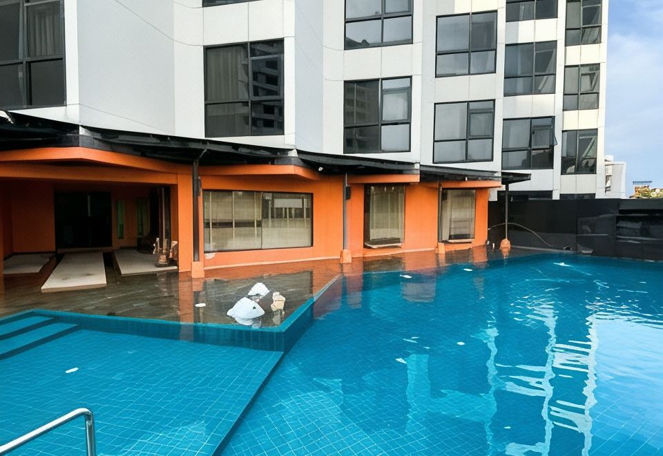 The Seasons Pattaya Hotel Over view