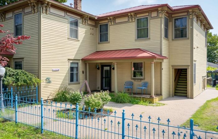Lake Life Getaway - Condo Near Downtown!