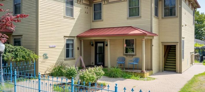 Lake Life Getaway - Condo Near Downtown! Hotels in Douglas