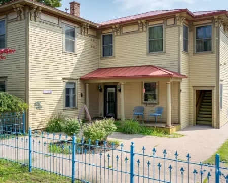 Lake Life Getaway - Condo Near Downtown! Hotels in Douglas