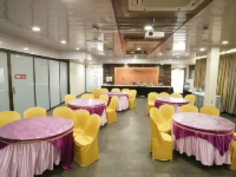 Hotel Grandeur Hotels in Valsad