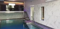 Hotel Mondo - Pools