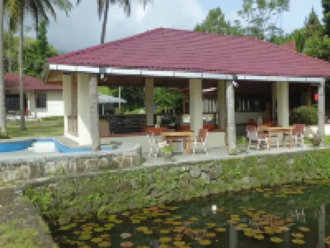 Tuk Tuk Timbul Bungalows Hoteles en Simanindo